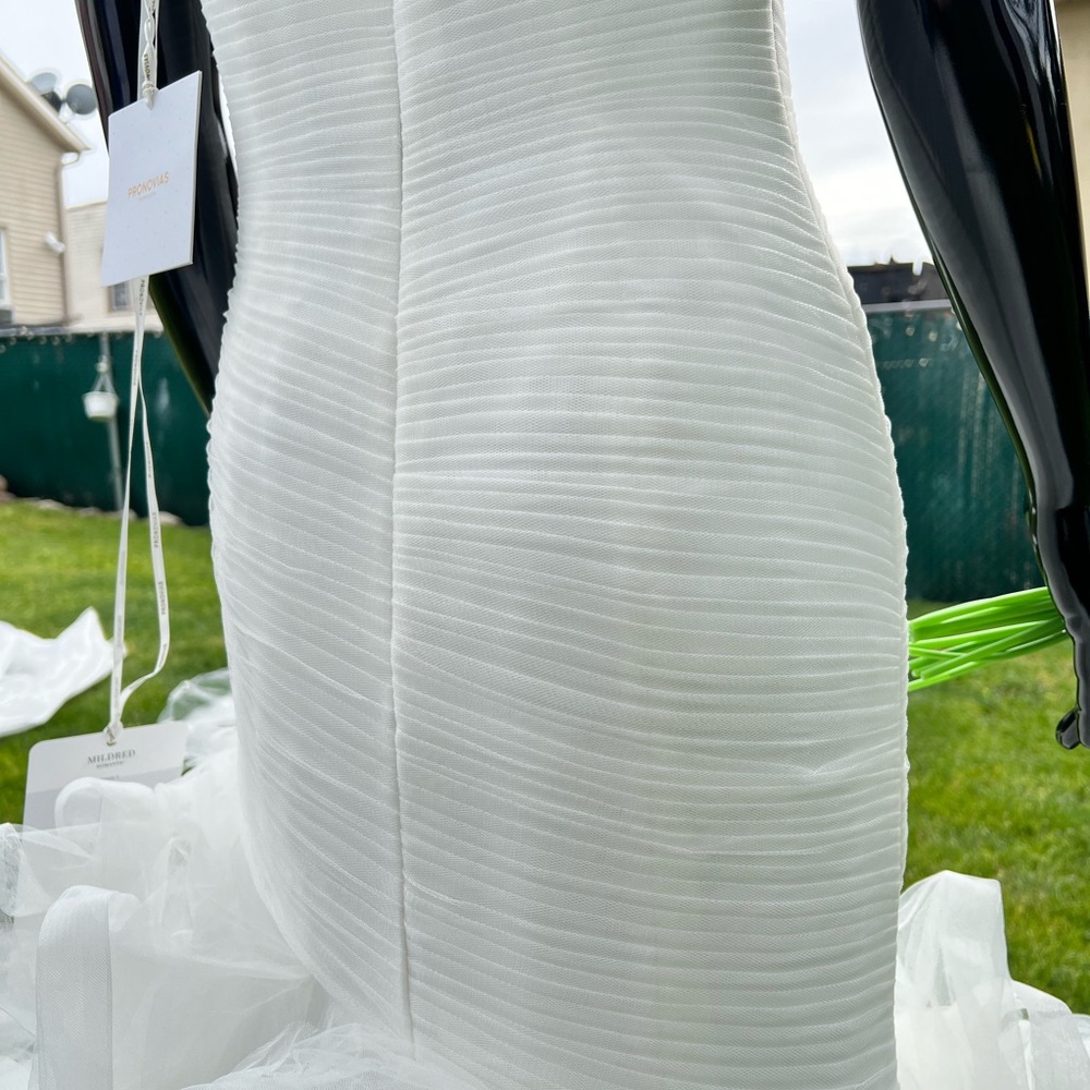 ABSOLUTELY STUNNING Pronovias Off-White Strapless Bridal Mermaid Gown Truffle - Picture 6 of 9